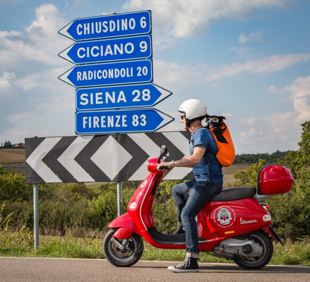 VanDoggo Tikka Dog Vespa-3.JPG