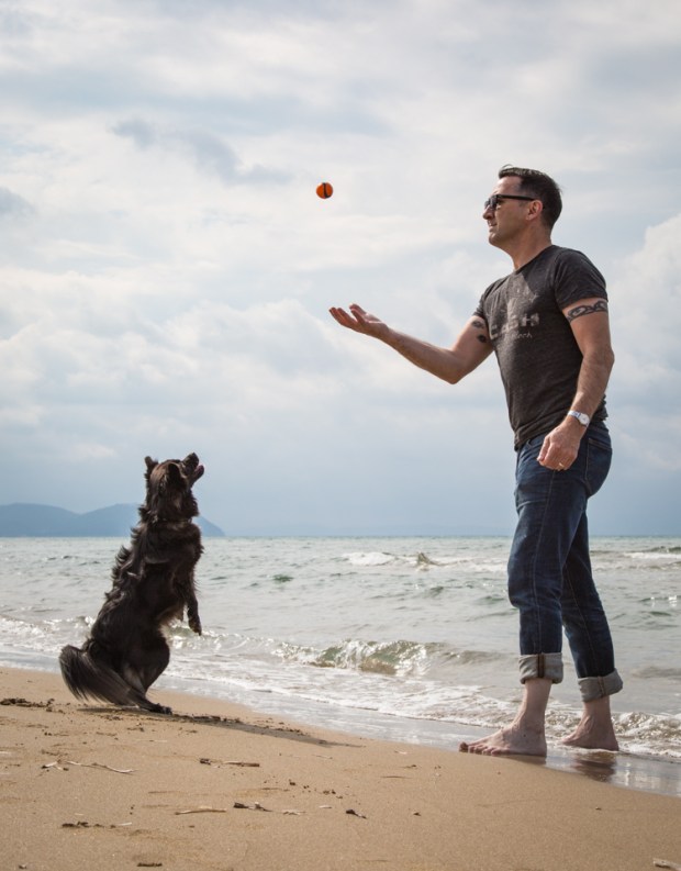 VanDoggo Tikka Italy Dog Beach-17.JPG